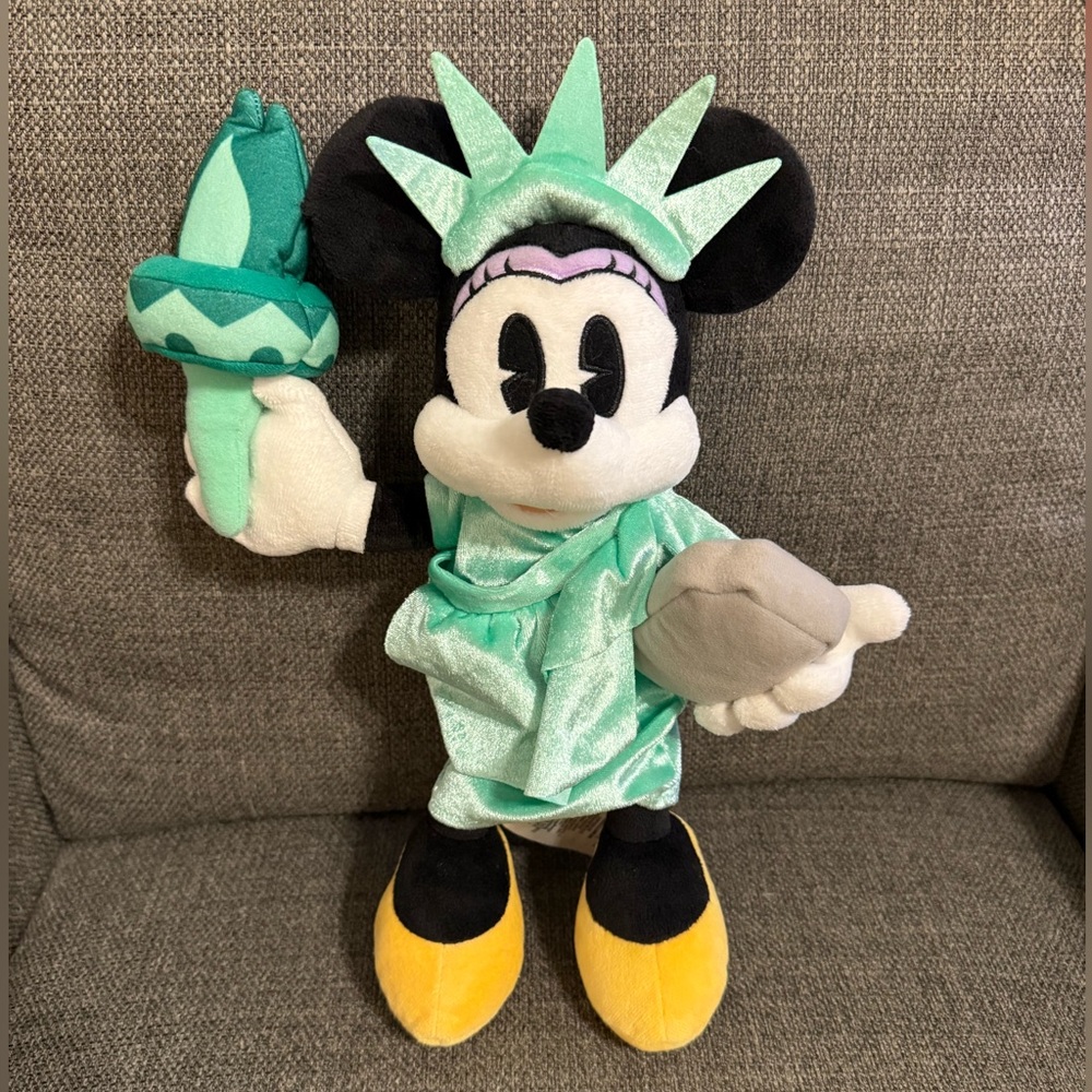 Disney Store Minnie Mouse Statue of Liberty